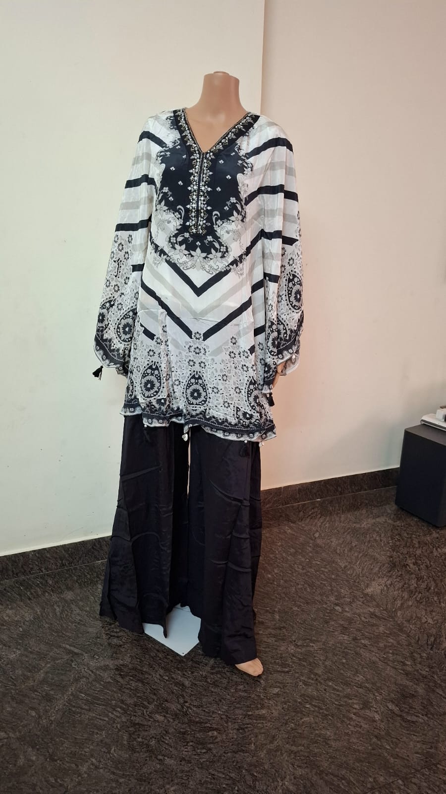 BLACK STRIPES KAFTAN
