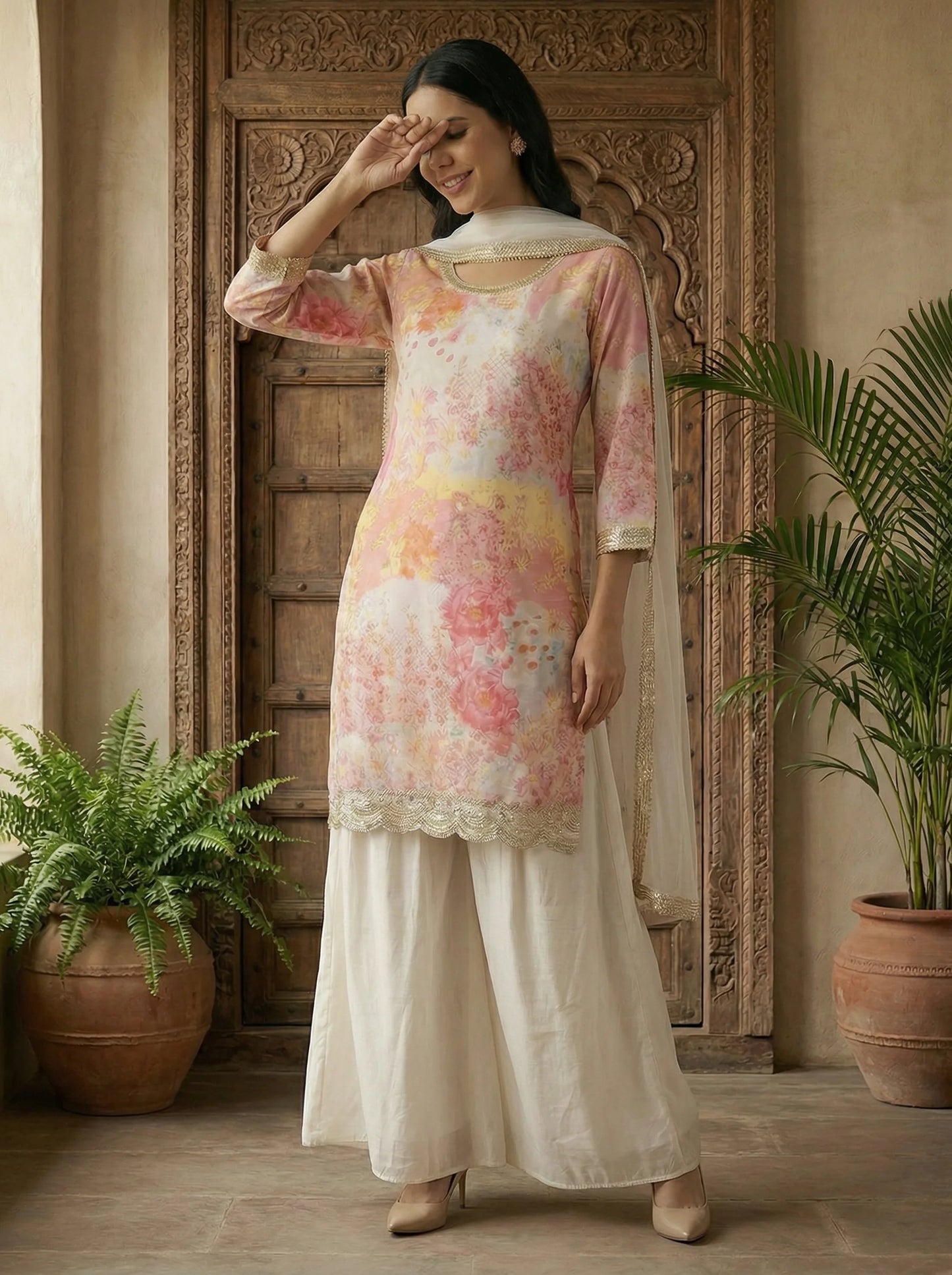 WHITE SHARARA