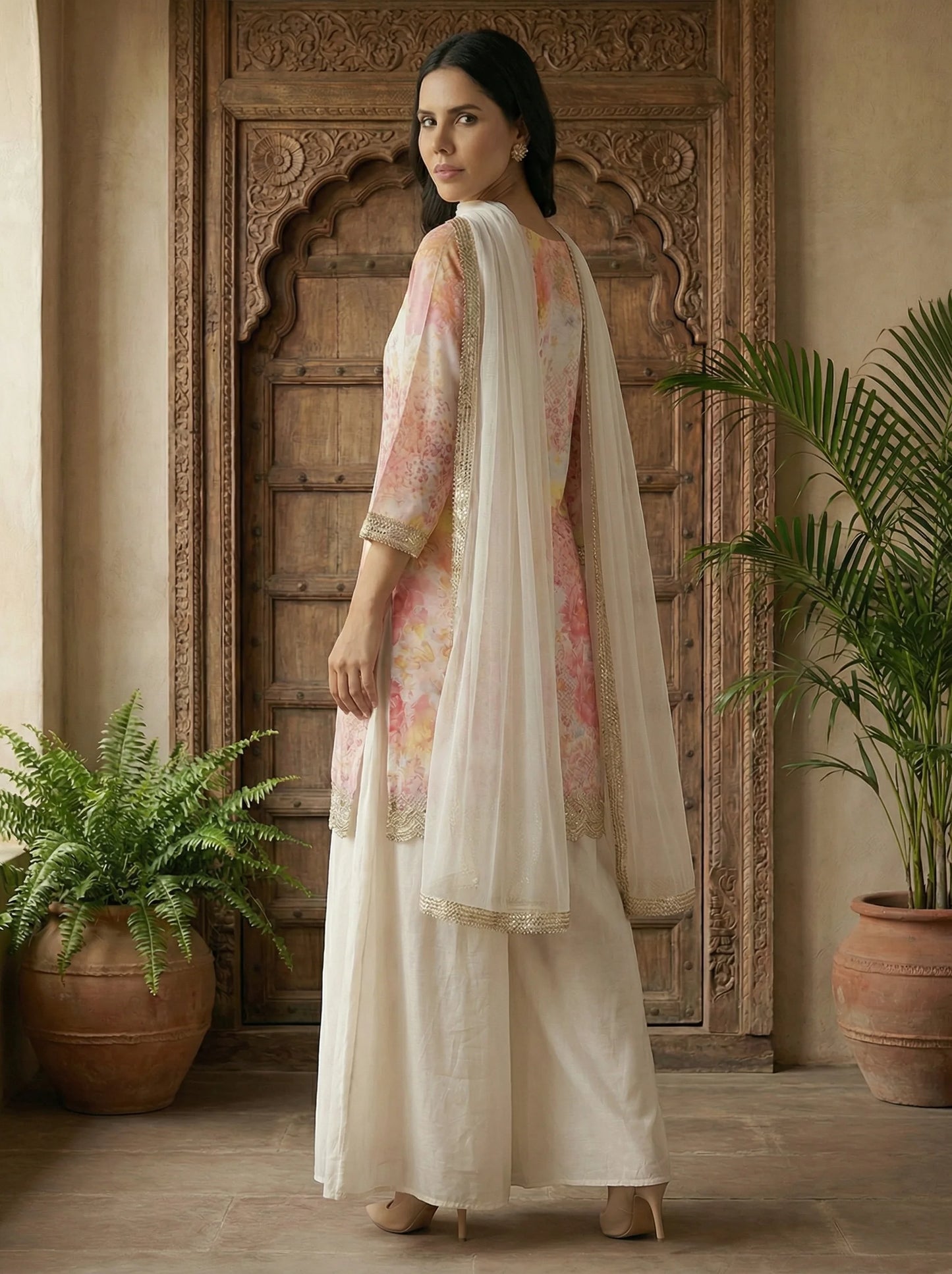 WHITE SHARARA